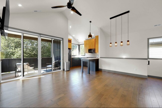 Foto del edificio - 1909 Elkhorn Dr