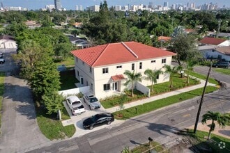 Building Photo - 785 SW 7th Ave