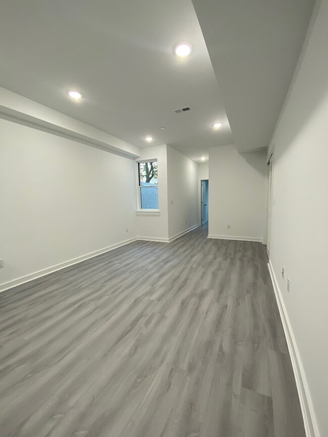 Building Photo - 624 N 38th St