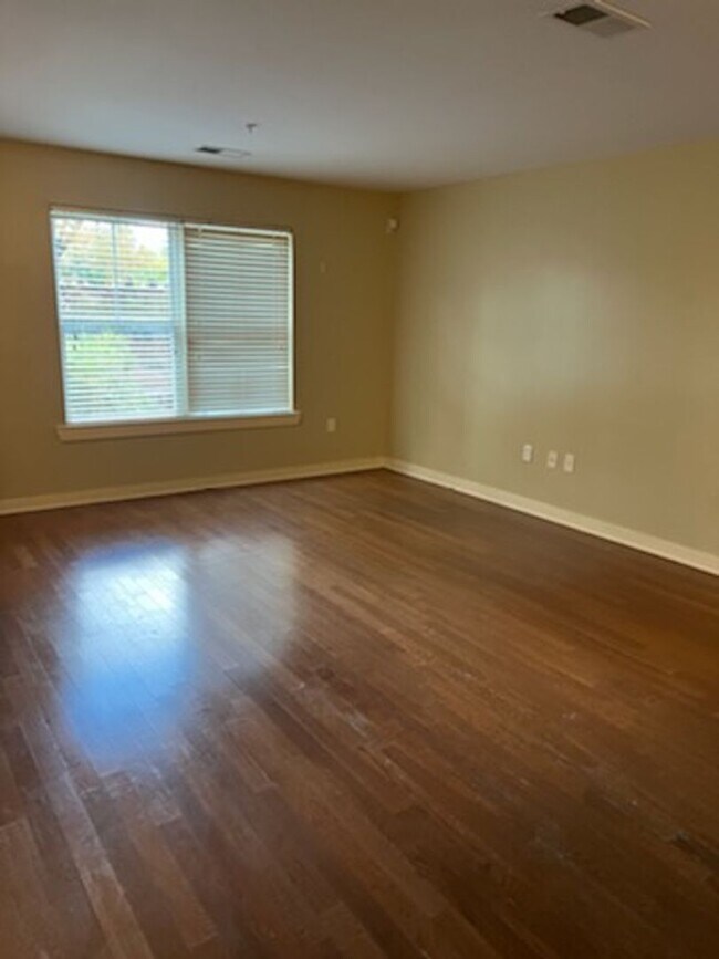 Building Photo - 1683 Parktown Place