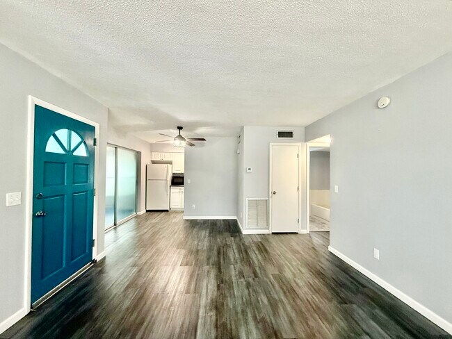 Foto del edificio - 250 Rosery Rd NW