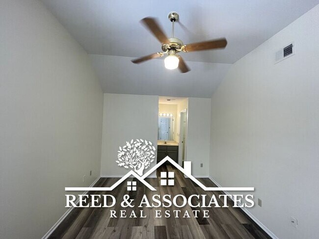 Building Photo - Charming Cordova Townhome!