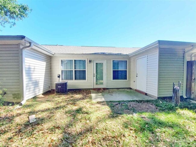 Building Photo - 2232 Trailwood Dr