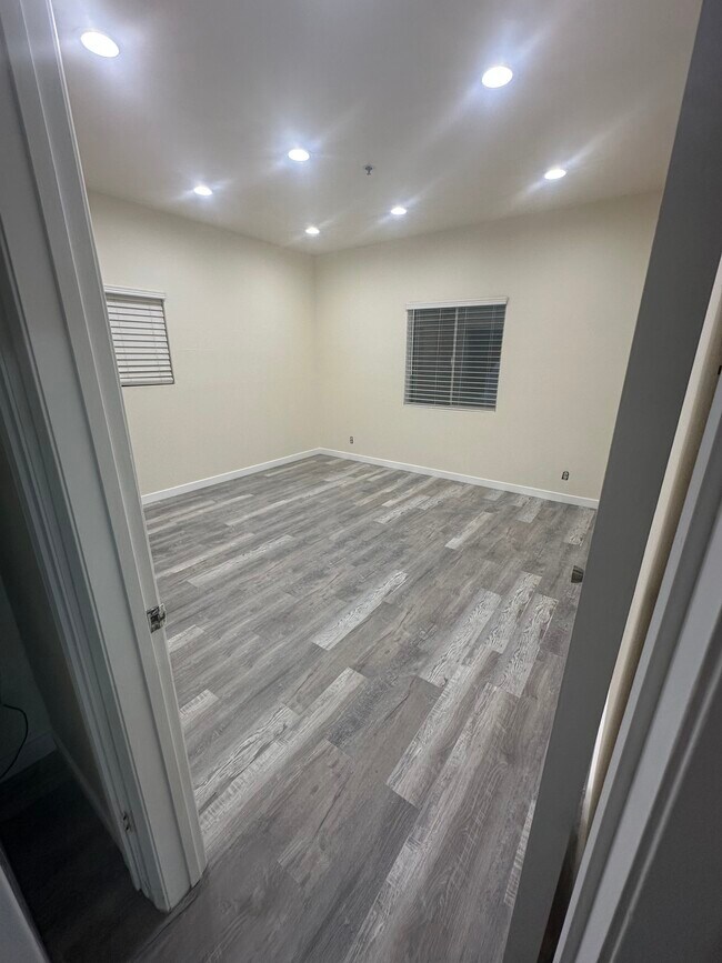 Foto del edificio - 2900 Fairway Ave