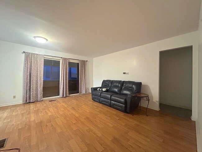 Foto del edificio - 280 Co Rd B