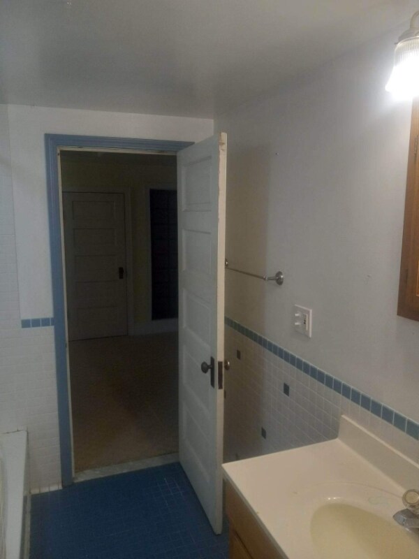 Building Photo - 2114 Robinwood Ave