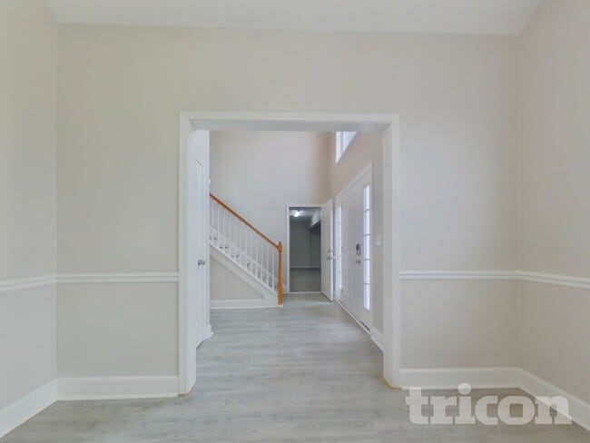 Building Photo - 25 Bermuda Cir