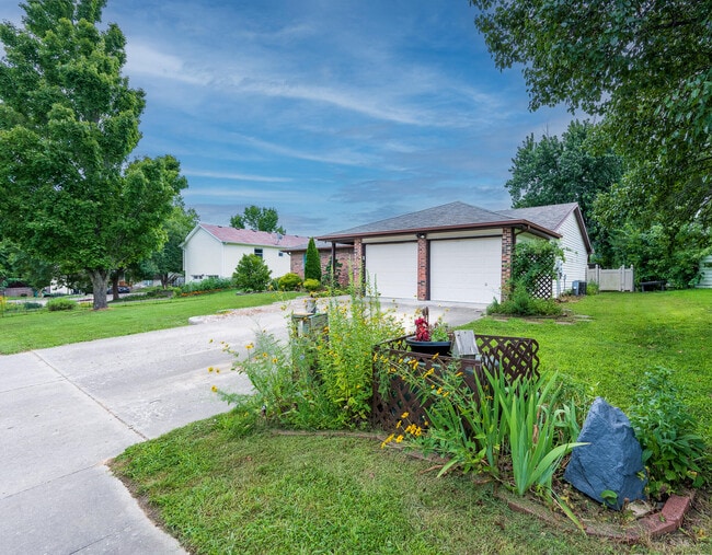Building Photo - 2301 Winchester Dr