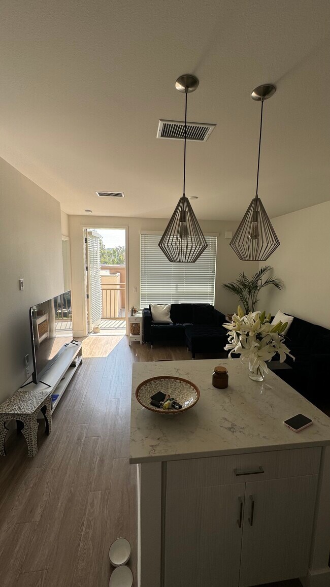 Foto del edificio - 9870 Carroll Canyon Rd