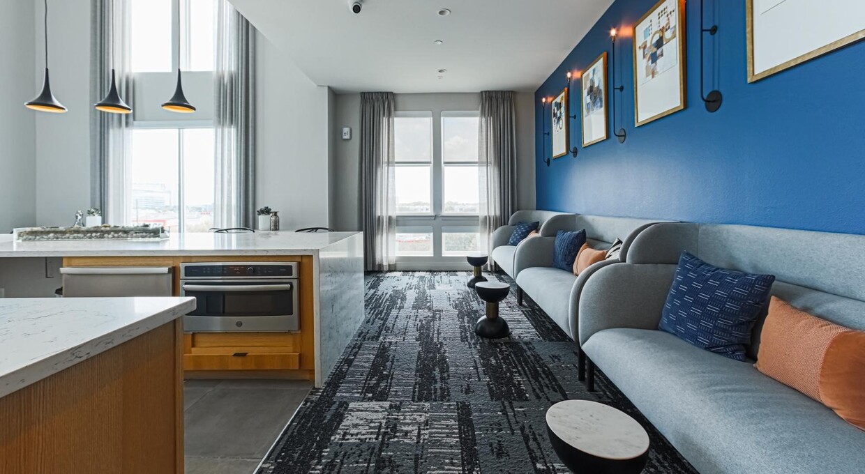 Foto principal - 9330 Main St