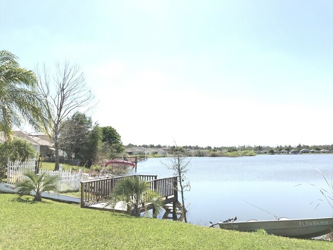 Foto del edificio - BEAUTIFUL LAKEFRONT SINGLE FAMILY HOME