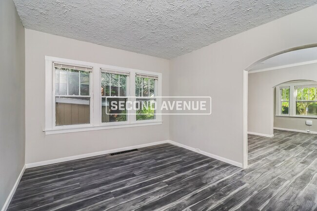 Foto del edificio - 3302 Broadwell Ave