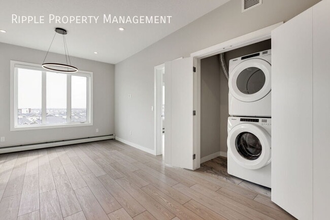 Building Photo - AMAZING 2 BEDS/ 2 BATHS CONDO WITH UNDERGROUND PARKING INCLUDED!