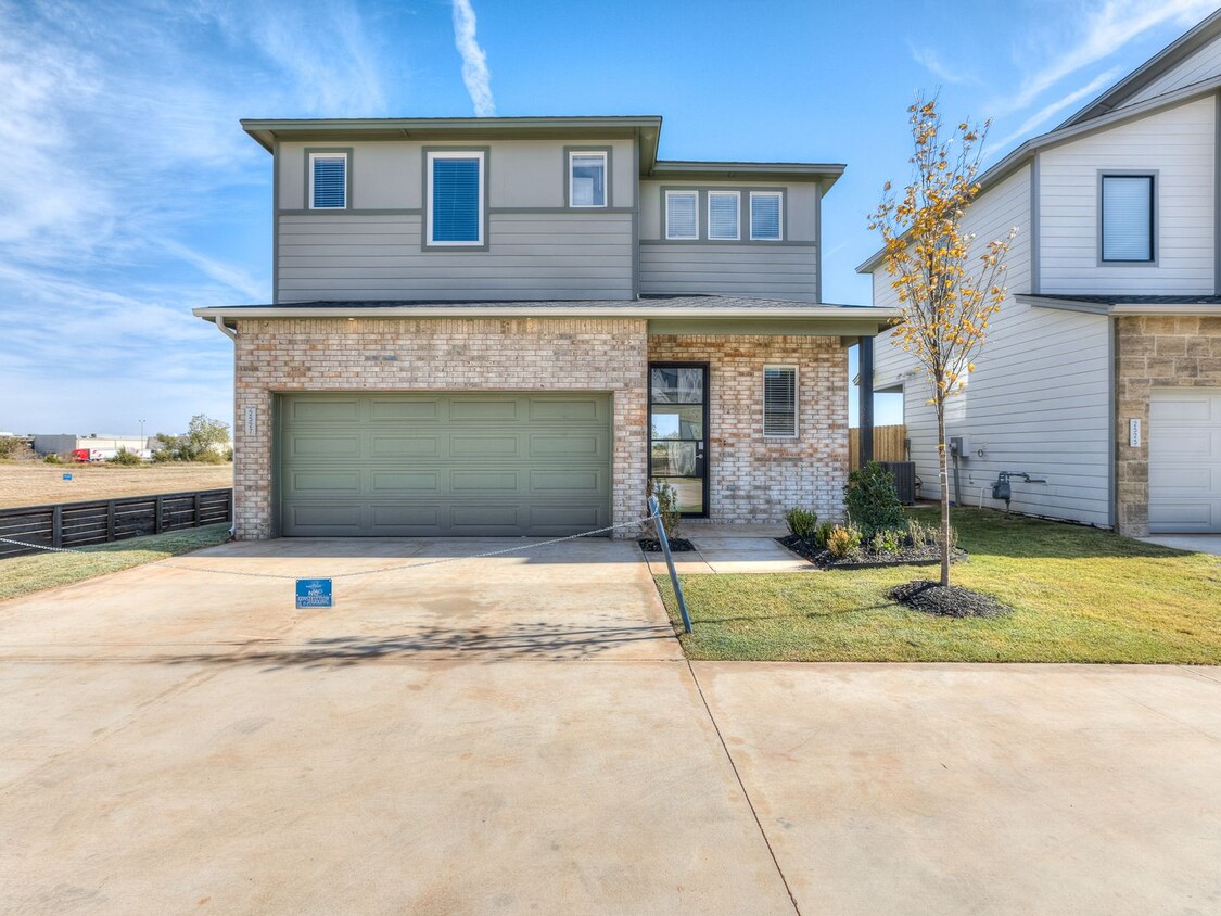 Foto principal - Beautiful New Construction Home in Edmond/...