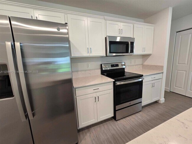 Foto del edificio - 6001 Woods Edge Cir