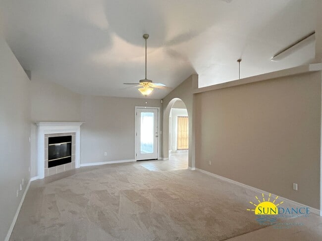 Building Photo - Freshly Painted 3 Bedroom Home in Navarre!