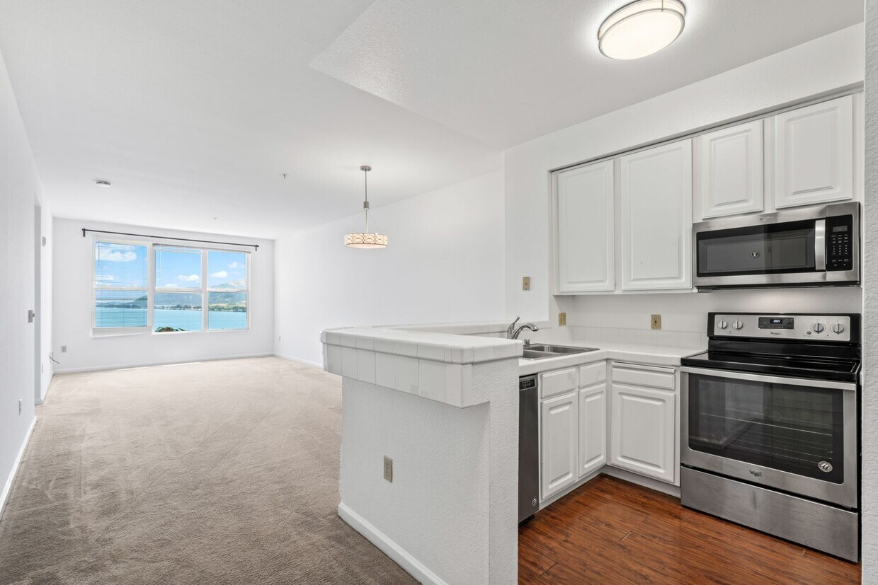 Foto principal - Pet Friendly, Luxurious Condo w/Bay Views....