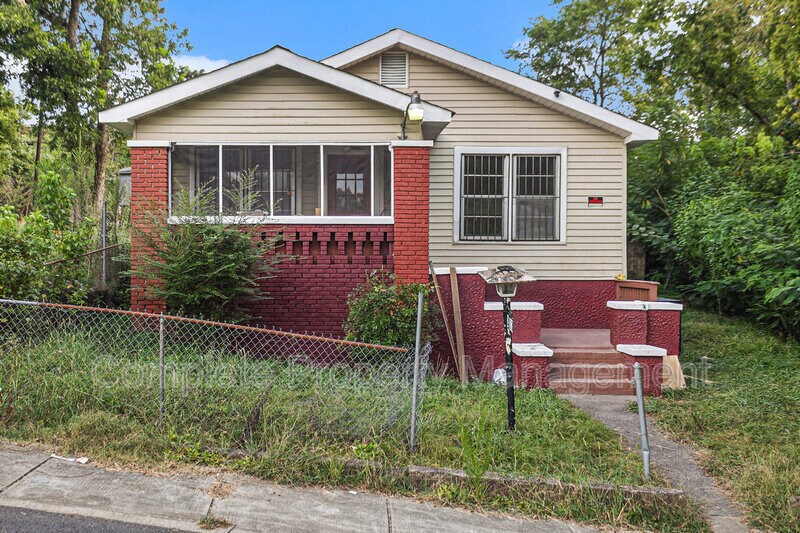 Primary Photo - 213 5th St