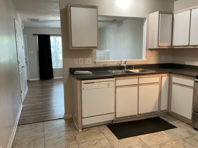 Foto del edificio - 2 Bedroom 2 Bath Townhouse
