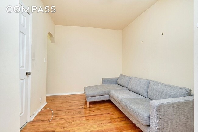 Building Photo - 270 E 78th St