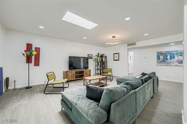 Building Photo - 555 Canosa Ave