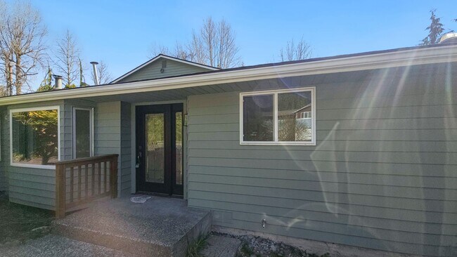 Foto del edificio - Fully Remodeled 2 Bed 2 Bath Front Unit in Prime Lynnwood Location