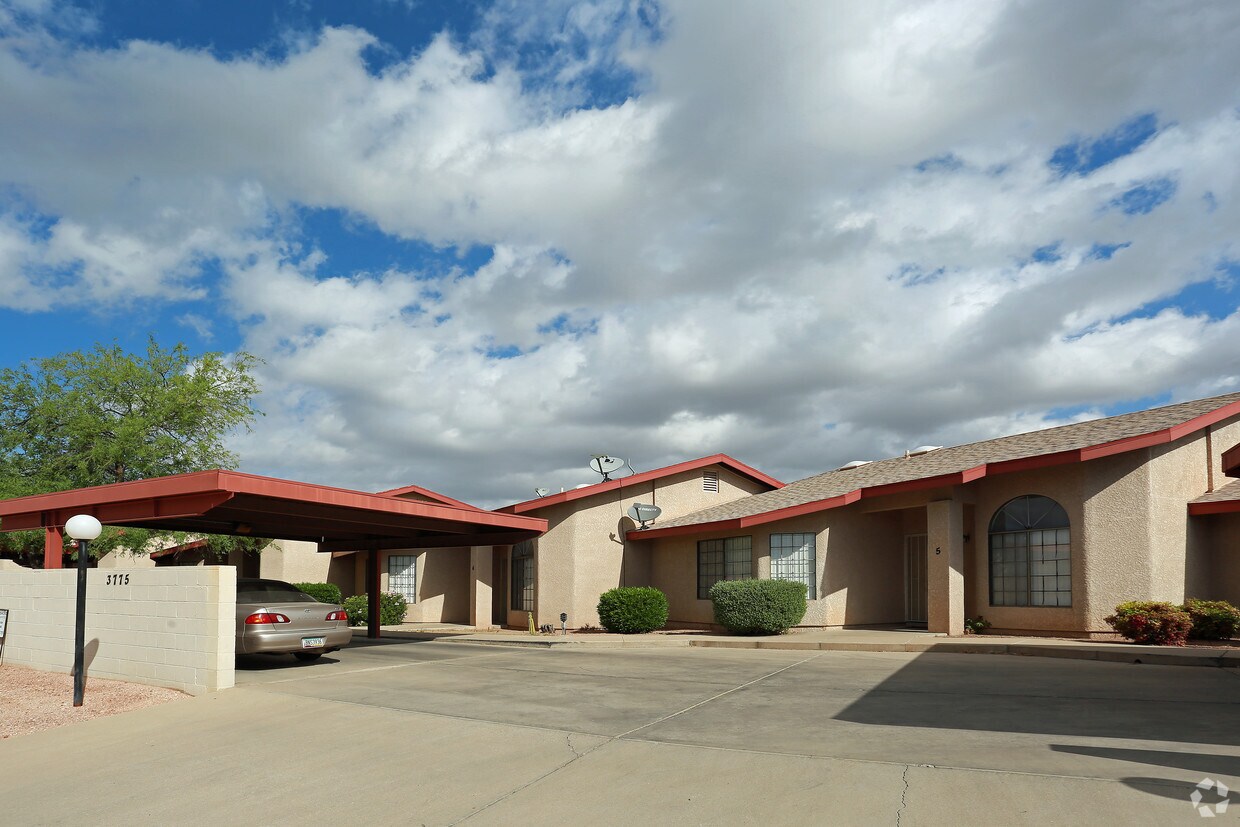 Primary Photo - 3775 E Presidio Rd