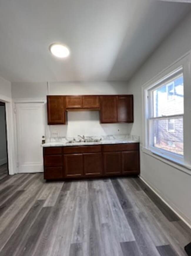 Building Photo - 1562 Ivydale Rd