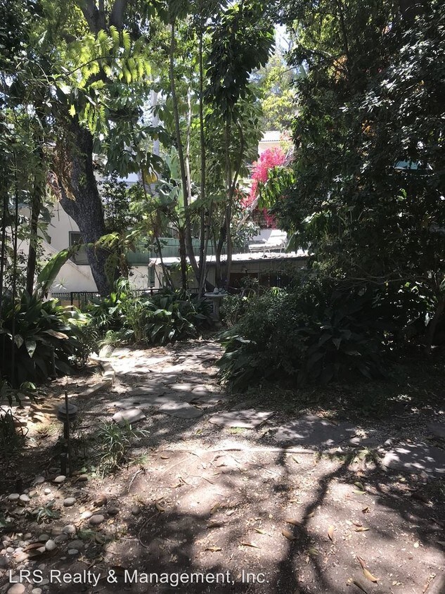 Condo In Hollywood Hills Studio 1 Bath 1775 Studio 1 Bath 2046 High Tower Dr Los Angeles Ca 90068