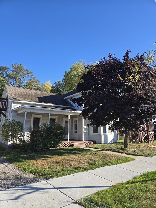 Building Photo - 1834 Monroe St