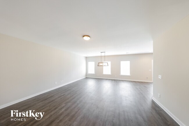 Building Photo - 203 Lakewood Ln