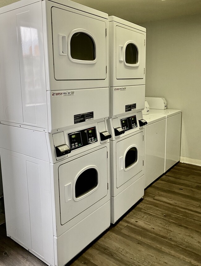 Laundry Facilities - 1600 N San Fernando Blvd