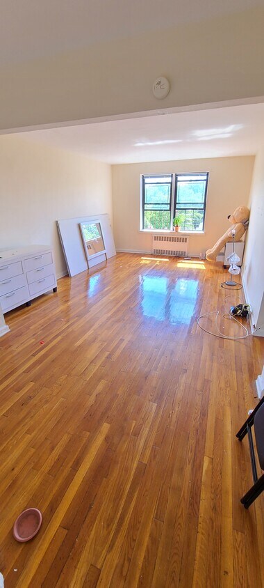Foto del edificio - 1275 E 5th St