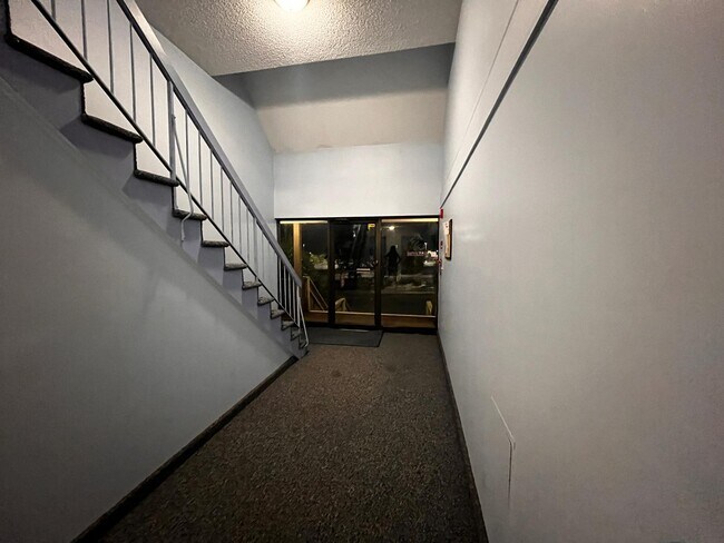 Building Photo - 305 Peach St