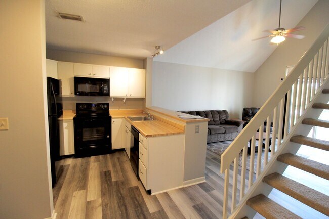 Building Photo - 1336I Hunters Road
