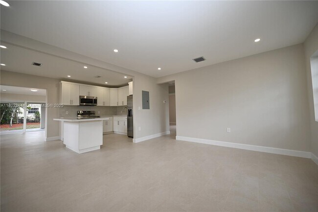Foto del edificio - 6615 SW 4th St