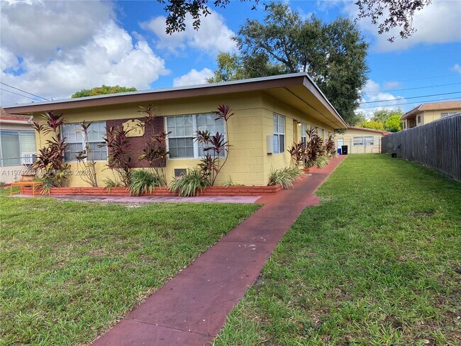 Foto del edificio - 2031 NE 167th St