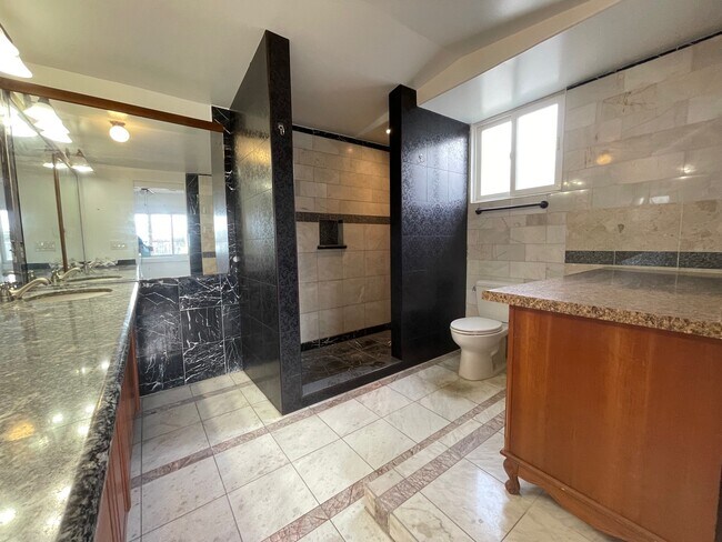 Primary bathroom - 255 Oneawa St