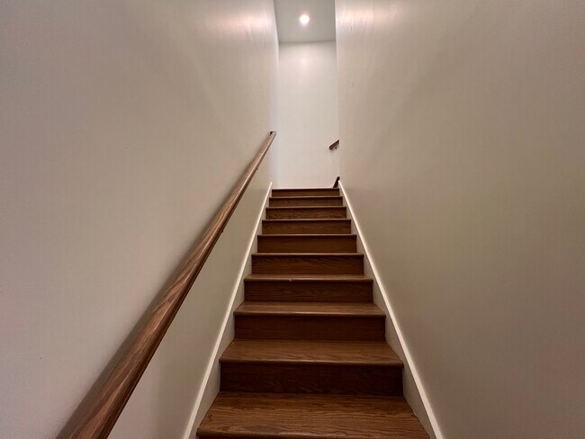 Building Photo - 1131 W Winona St