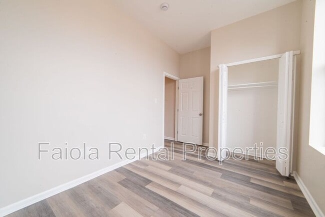 Building Photo - 112 N High St