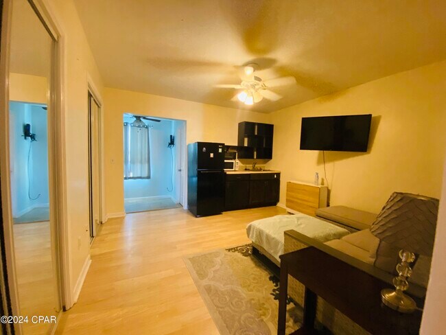 Building Photo - 4819 Hispaniola St