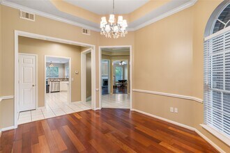 Building Photo - 6 Windfern Pl