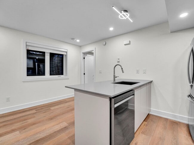 Building Photo - 374 Berkley Ave