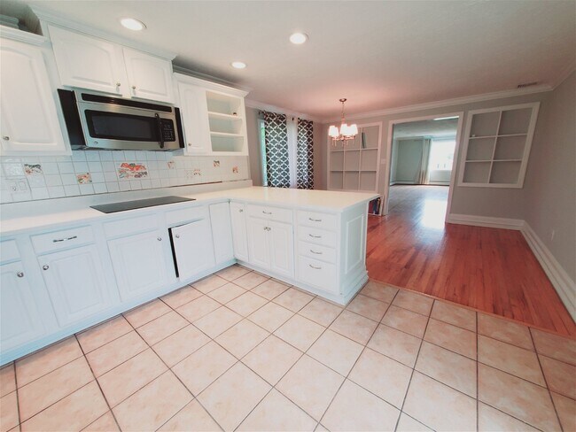 Building Photo - 5 Jersey Lane, Norwalk, CT 06851 - 4 BR 3 ...