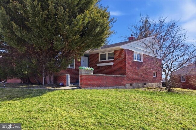 Building Photo - 2423 Harwood Rd