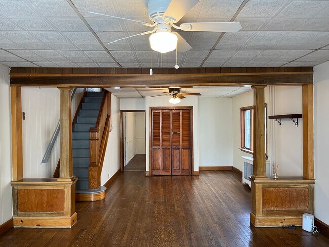Building Photo - Bristol Borough Four Bedroom Beauty