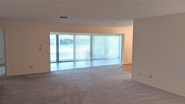Building Photo - 7127 Fairway Bend Ln