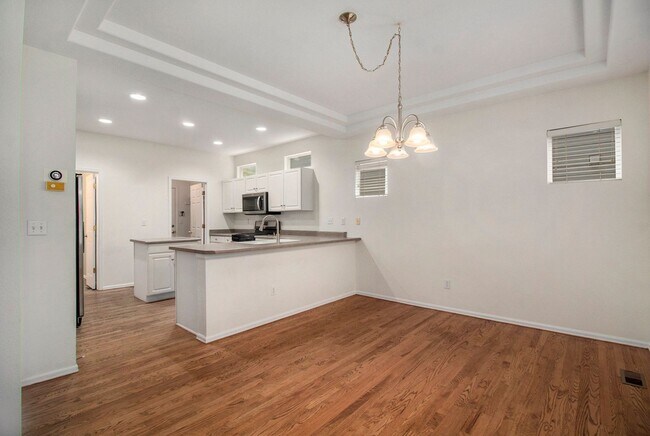 Building Photo - Available NOW! 4-Bedroom in one of Denver’...