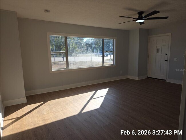 Foto del edificio - 604 E College Ave