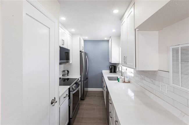 Building Photo - 6020 Midnight Pass Rd